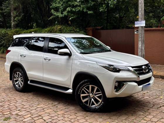 TOYOTA HILUX SW4 2.8 SRX 4X4 16V TURBO INTERCOOLER DIESEL 4P AUTOMÁTICO